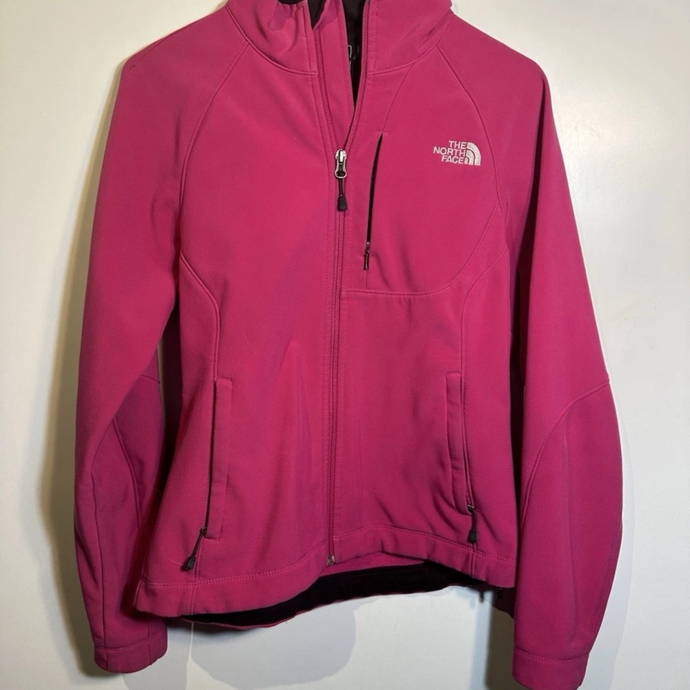 The North Face Fuchsia Fleece Jacket in Pink (lightly used in great condition)